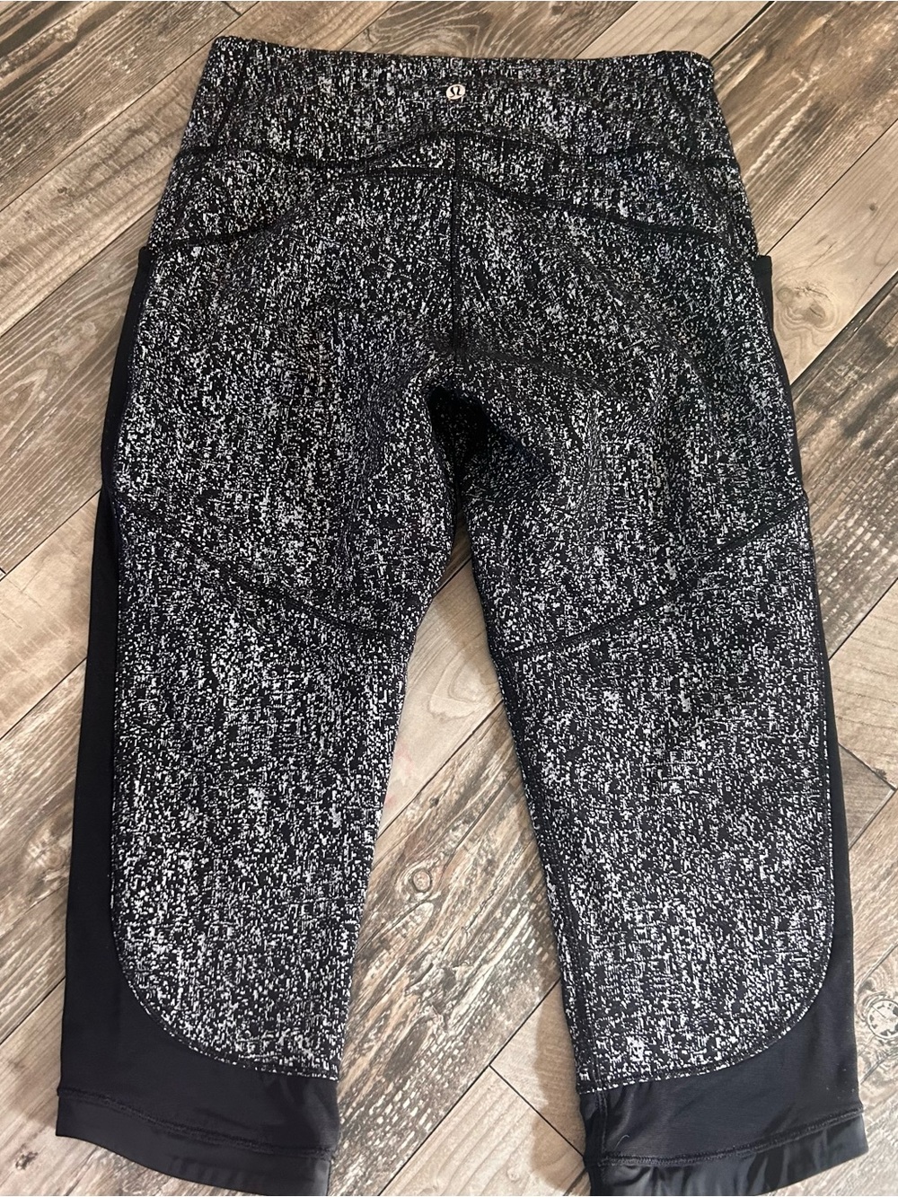 lululemon athletica cropped leggings